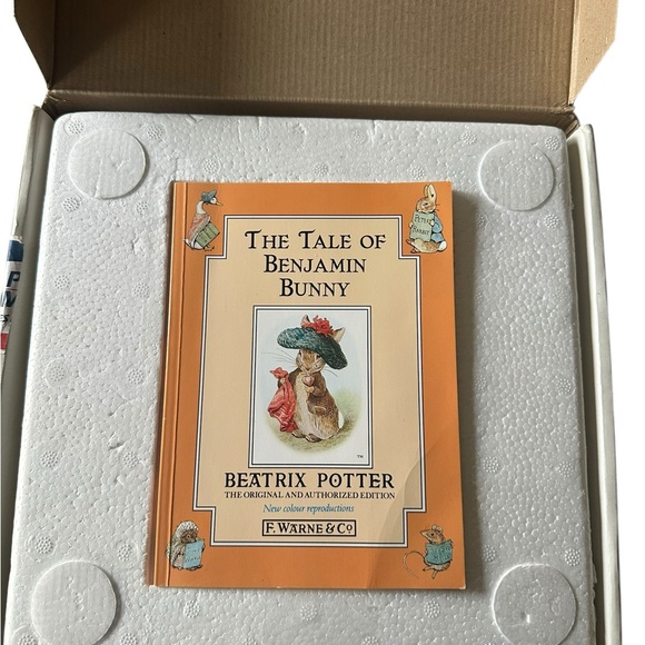 Davenport Pottery “The Tale of Benjamin Bunny” Collectors Plate & Book - Picture 7 of 7